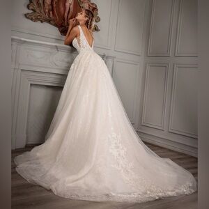 🚨BRIDAL BLOWOUT SALE! NWT Elegant Ivory Lace Bridal Gown